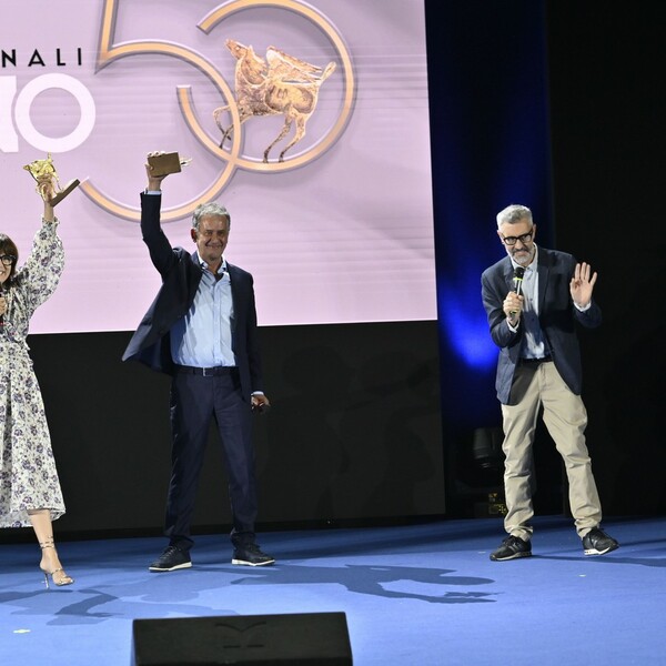 Cristiana Farina E  Maurizio Careddu Ricevono Il Pegaso D&#039;oro Da Furio Andreotti